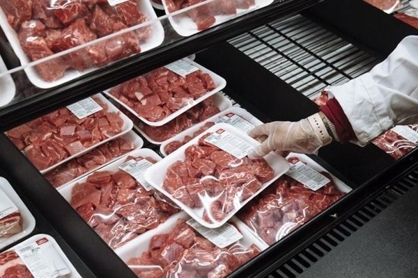 قیمت گوشت در سراشیبی قرار گرفت / تاثیر توزیع گوشت وارداتی بر قیمت گوشت