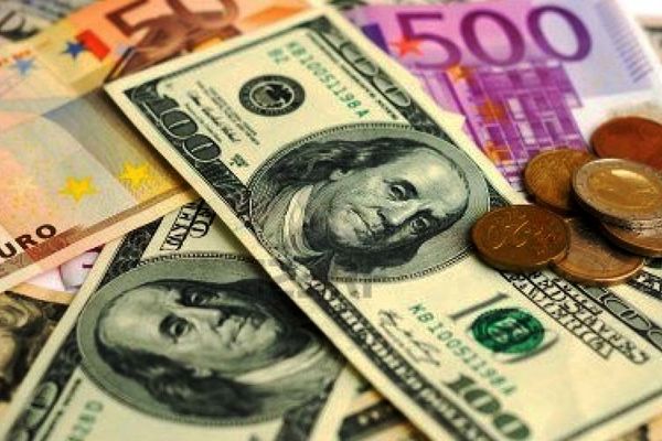  قیمت دلار و یورو در مرکز مبادله و صرافی ها 10 اردیبهشت 1402