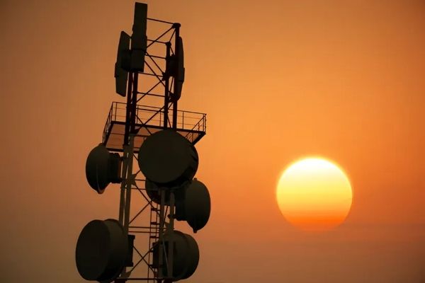 واکنش جدی نماینده مجلس به معضل آنتن‌دهی موبایل‌ها