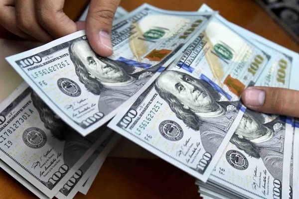تداوم روند نزولی دلار در ایستگاه پایانی هفته
