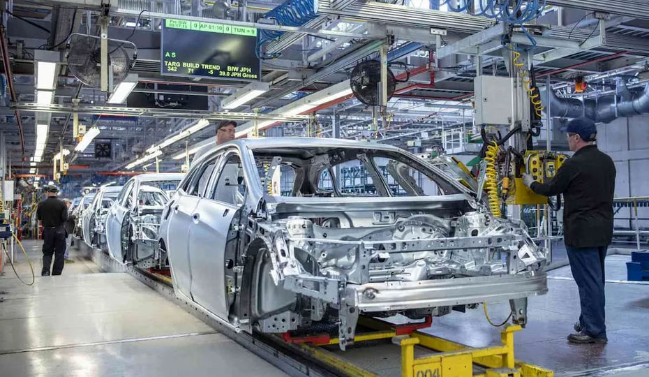 دو شرط اصلی برای نجات صنعت خودروسازی / بازار را دو دستی تقدیم چینی‌ ها کردیم!