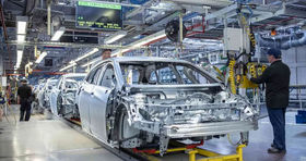 دو شرط اصلی برای نجات صنعت خودروسازی / بازار را دو دستی تقدیم چینی‌ ها کردیم!