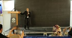 ظروف شیشه‌ای را جایگزین بطری های پلاستیکی کنید/ عواقب جبران ناپذیر استفاده از لوازم آرایش