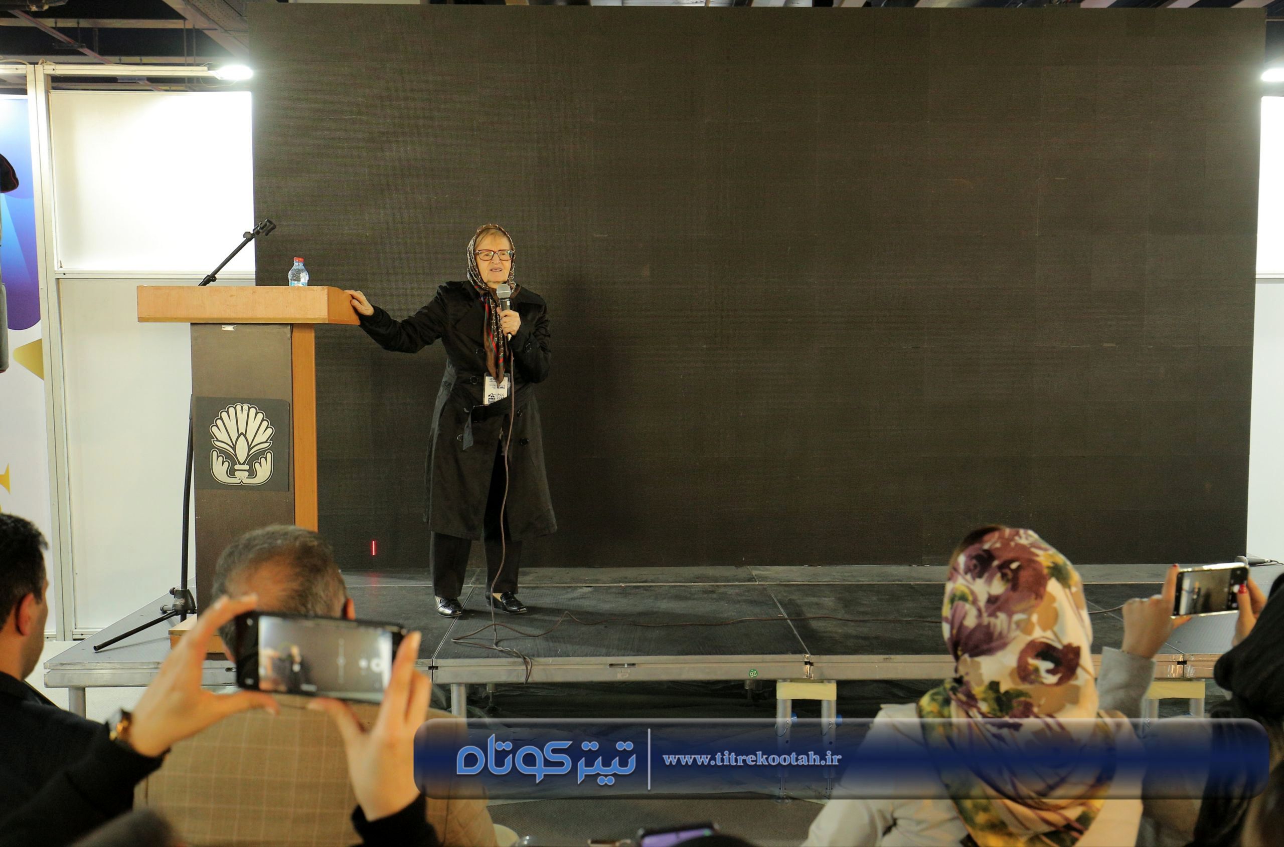 ظروف شیشه‌ای را جایگزین بطری های پلاستیکی کنید/ عواقب جبران ناپذیر استفاده از لوازم آرایش