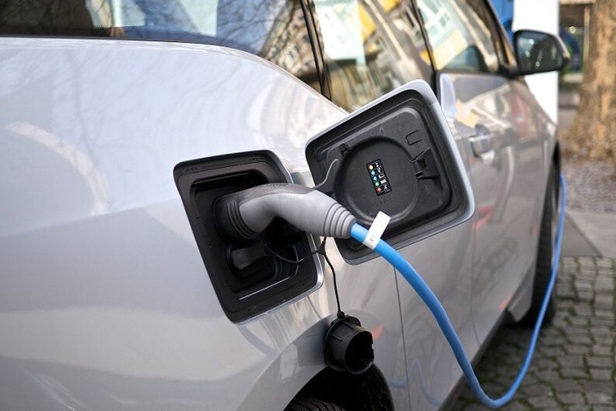 نخستین خودروی برقی اواخر سال آینده وارد بازار می‌شود / اعلام تعرفه شارژ خودرو الکتریکی