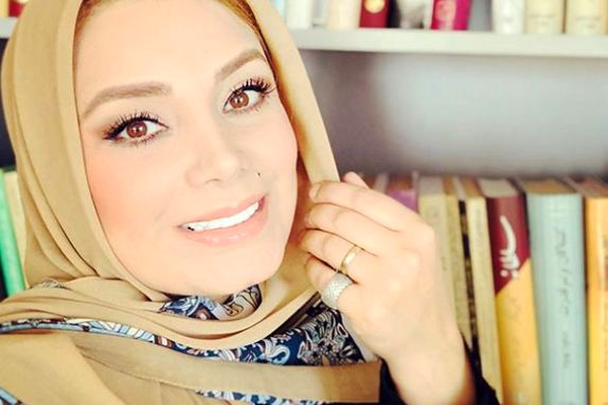خانم مجری با دامن پیجازی در ترکیه