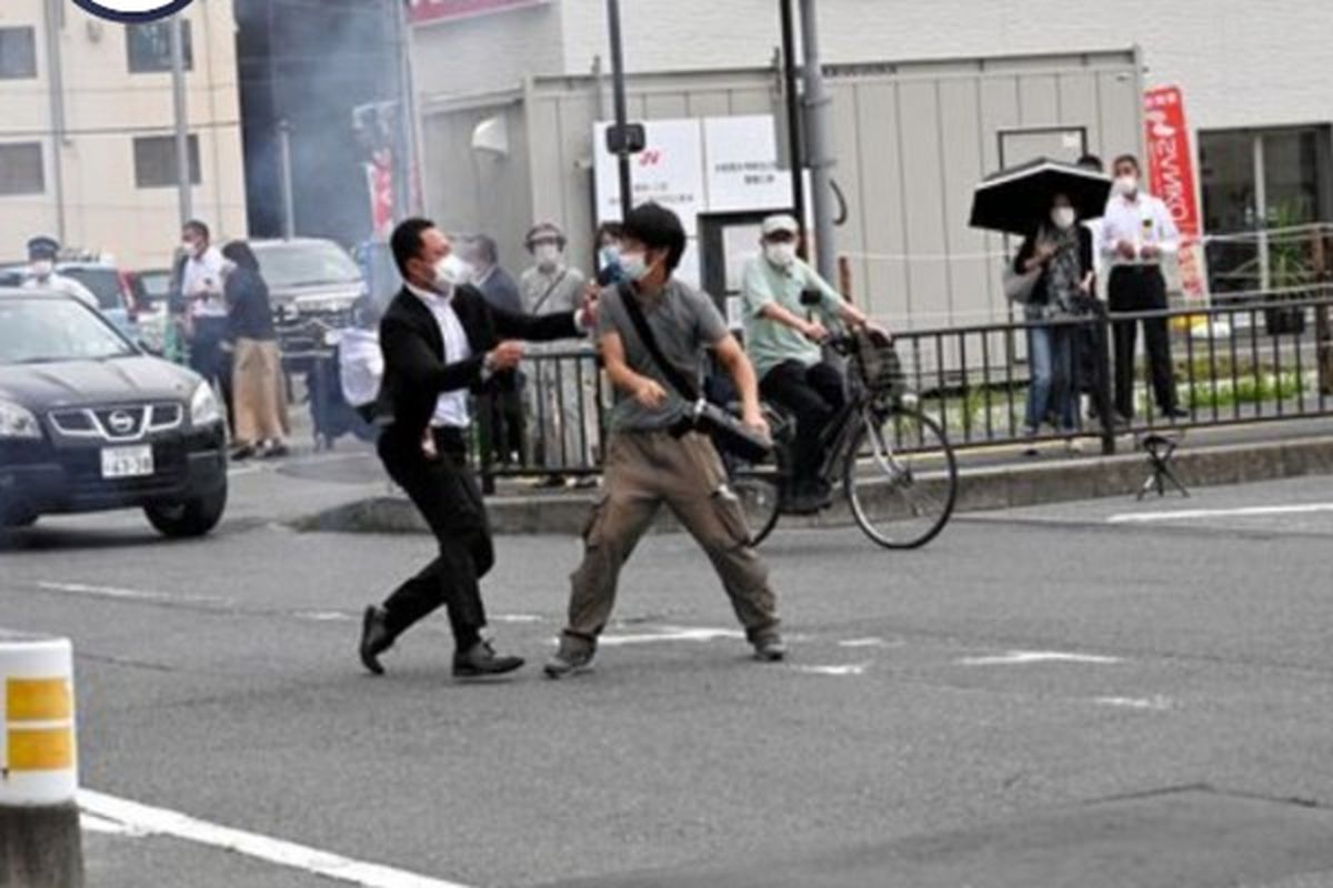 نخست‌وزیر پیشین ژاپن ترور شد+عکس و فیلم