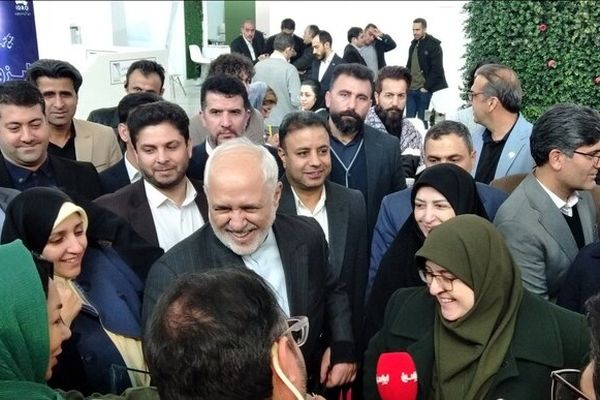 ظریف و مهاجرانی از نمایشگاه محیط زیست بازدید کردند