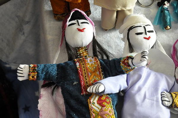 ماجرای عروسک های دست ساز هایده / خلق هنری از دختران روستایی