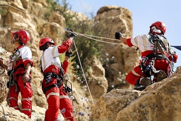 نجات ۵ کوهنورد مفقود شده در ارتفاعات کرمان