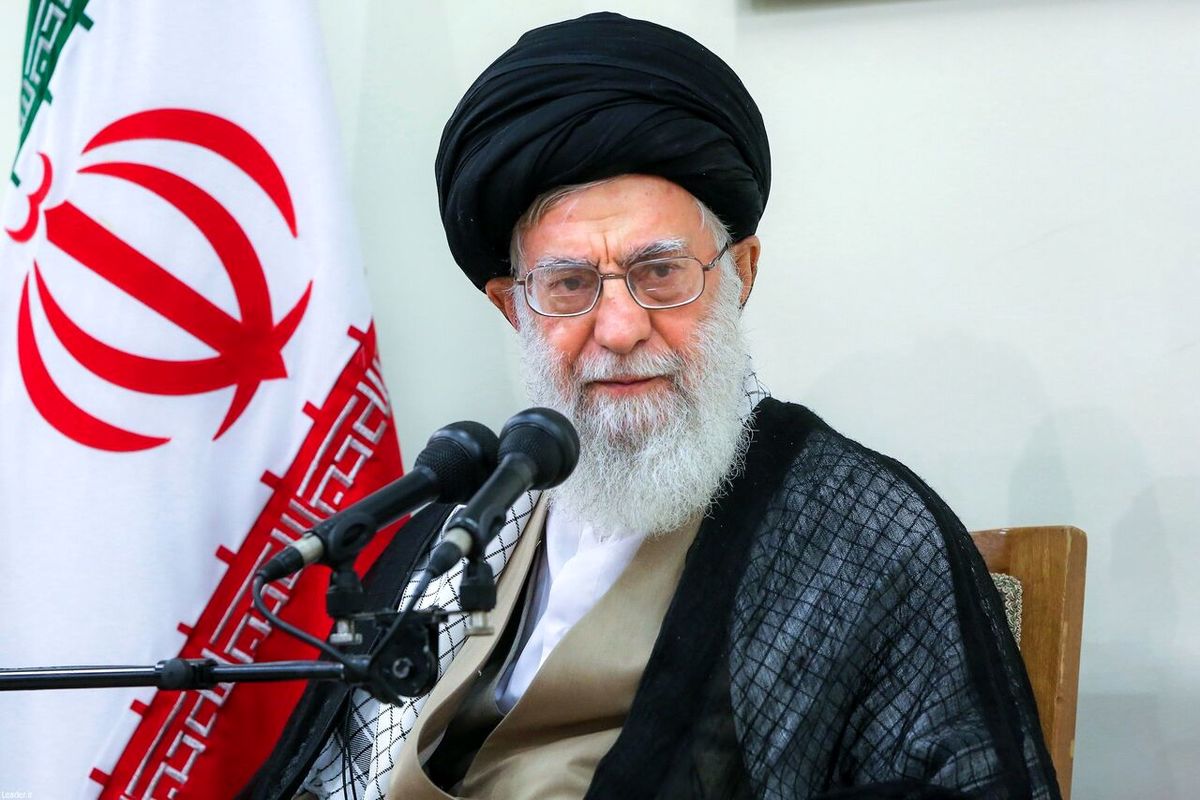 حضور رهبر انقلاب در دانشگاه افسری