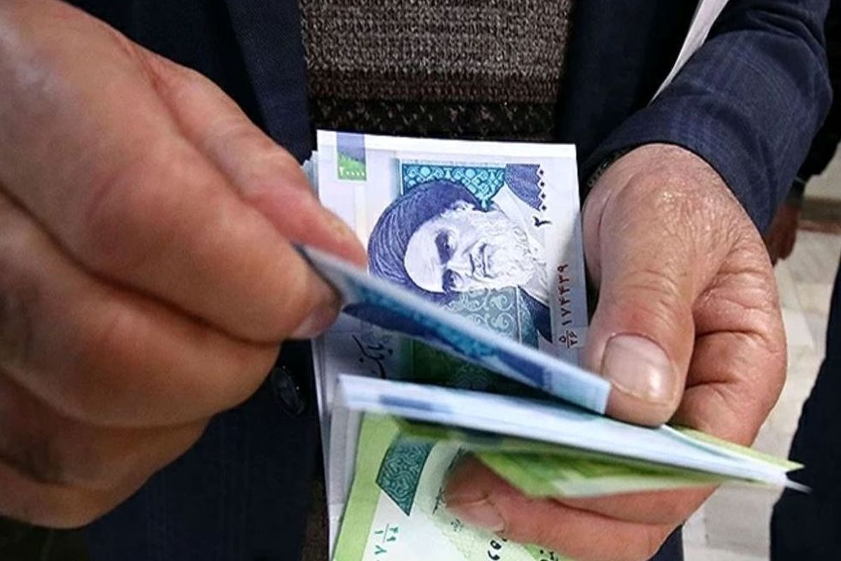 کارگران و بازنشستگان زیر فشار بی توجهی دولت / خبری از ترمیم دستمزد نیست