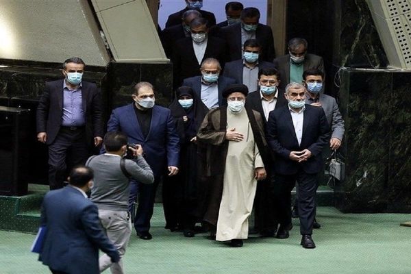 رییسی به مجلس رفت 