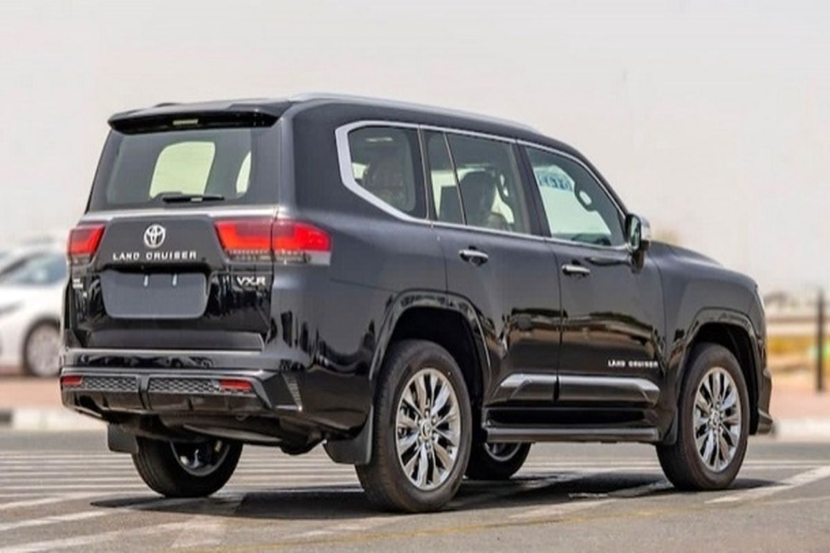 بازگشت لندکروز اتاق ۳۰۰ به ایران / قیمت احتمالی ۱۲ میلیارد تومان خواهد بود 