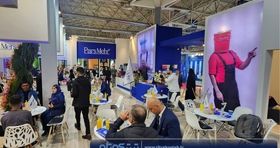 ببینید | رونق تعاملات صنعتی و برگزاری مراسم  ۲۵ سالگی در روز دوم نمایشگاه رنگ و رزین 