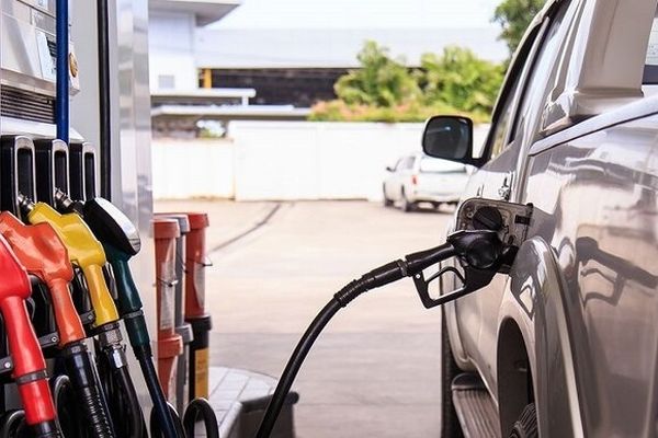 ایرانی ها ارزان ترین بنزین را مصرف می کنند / قیمت بنزین ۴۰ برابر نرخ فعلی است