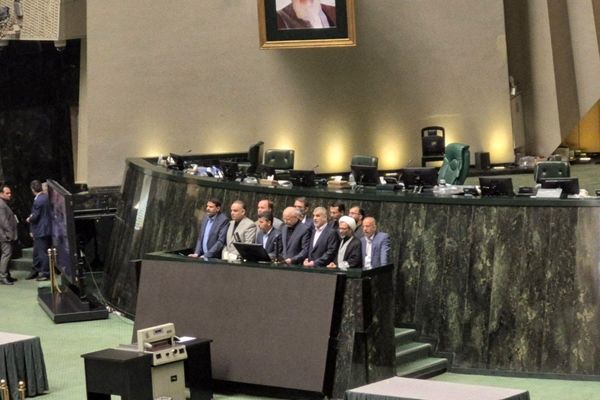 مراسم تحلیف اعضای هیات رئیسه مجلس انجام شد
