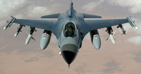 جنگنده های اف-۱۶ در راه خلیج فارس