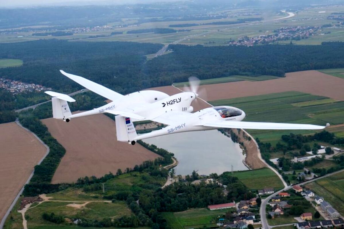 پرواز اولین هواپیمای برقی سرنشین‌دار در جهان
