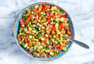 سالاد شیرازی به جمع خوراکی های لوکس پیوست