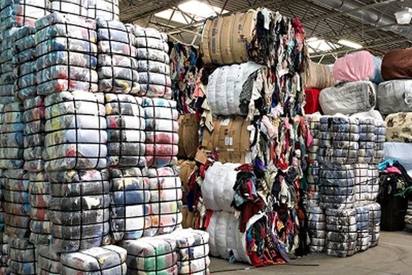 بیداد قاچاق در بازار لباس