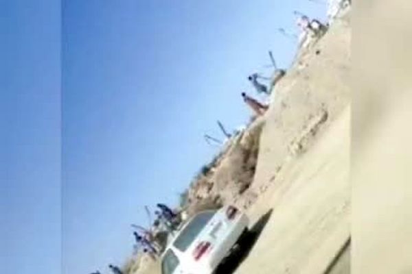  پرتاب تریاک از مرز افغانستان به داخل خاک ایران با منجنیق! + فیلم 