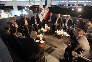  بازدید معاون اقتصادی و سازندگی سپاه پاسداران انقلاب اسلامی از غرفه فولاد خوزستان در نمایشگاه ایران اکسپو ۲۰۲۵