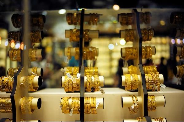 سقوط قیمت طلا همزمان با تعلیق تعرفه‌ها (دوشنبه ۱۶ تیر)