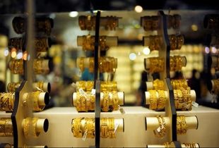 سقوط قیمت طلا همزمان با تعلیق تعرفه‌ها (دوشنبه ۱۶ تیر)