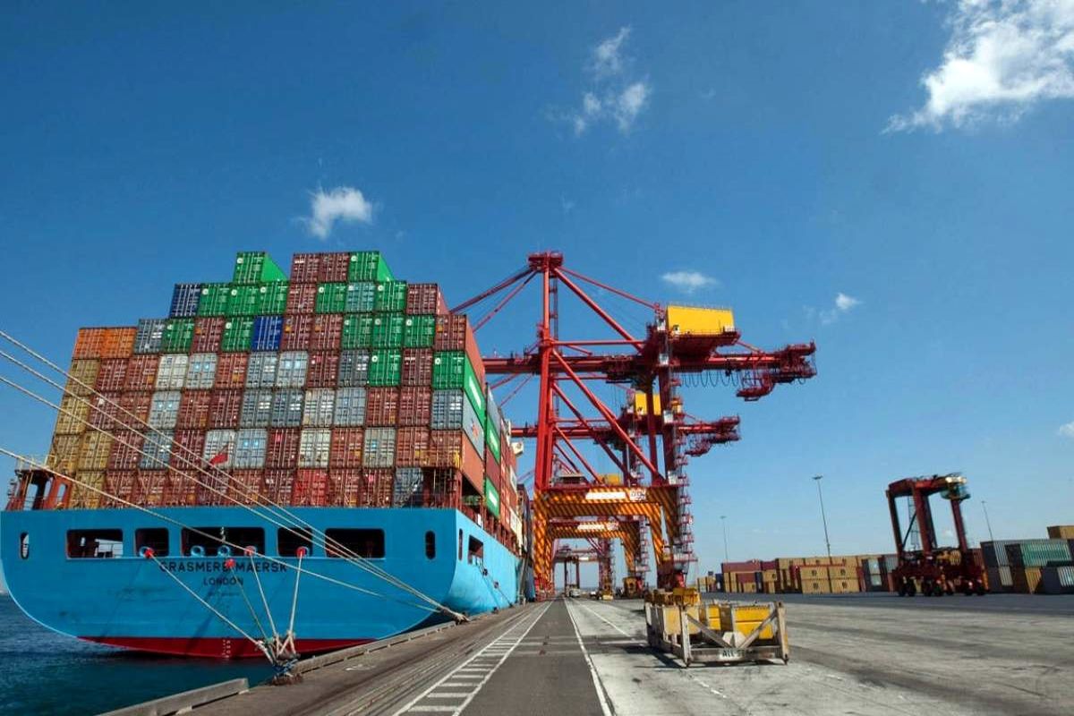 ۲ فروند کشتی حامل گندم به بندر امام خمینی رسید