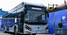 افتتاح اولین خط تولید اتوبوس‌های برقی / تقدیر وزیر صمت از ایران خودرو