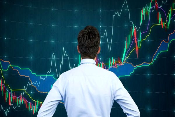 مدیریت هوشمندانه در بازارهای مالی با آمارکتس

