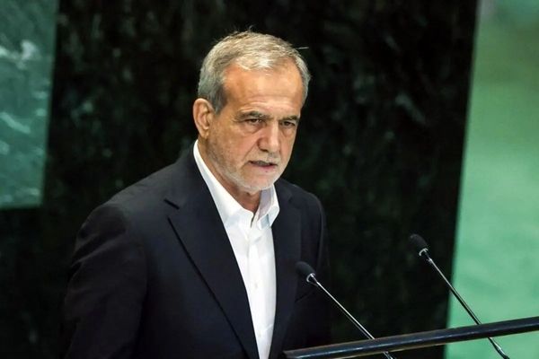 عکس عجیب پزشکیان در راه بازگشت از نیویورک