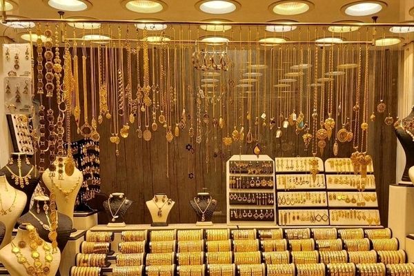 اجرای قوانین مالیاتی با تهدید و اجبار / مسیر اشتباه دولت در رفع چالش‌های صنعت طلا
