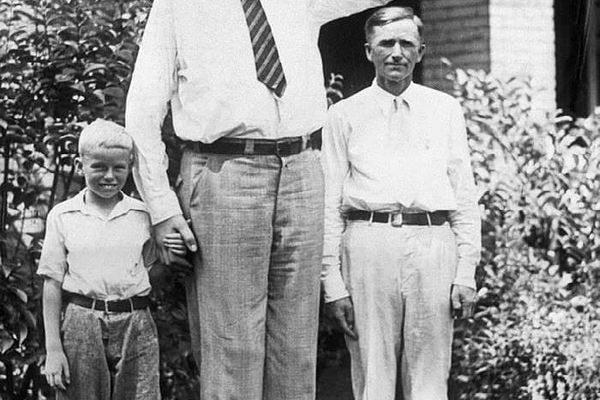 بلند قدترین مرد جهان کیست؟+ تصاویر