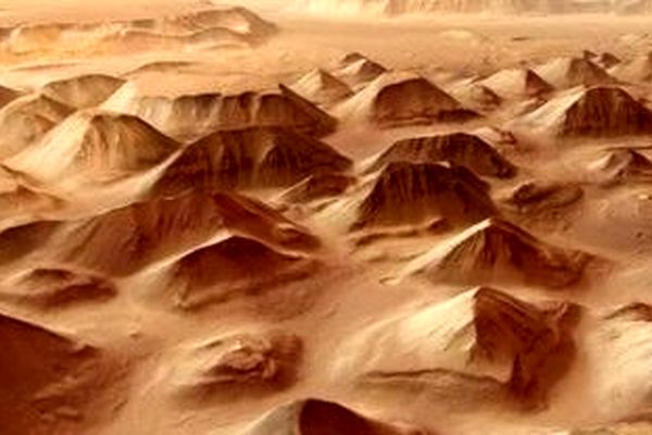 کشف دریاچه عجیب در مریخ / جستجوی نشانه های حیات در سیاره سرخ 