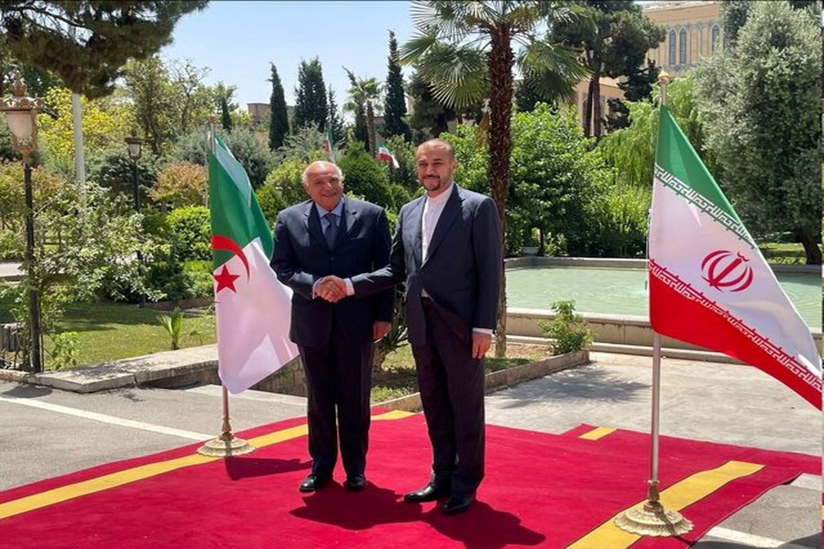 مذاکرات وزیران خارجه ایران و الجزایر آغاز شد