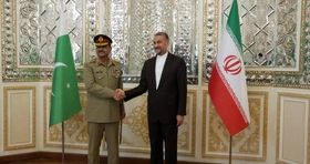 دیدار وزیر امور خارجه ایران با فرمانده ارتش پاکستان