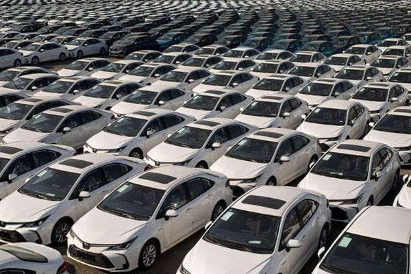 خالی فروشی به بازار خودروهای وارداتی رسید؟