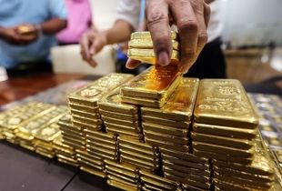 قیمت طلا عقب نشینی کرد (۱۰ خرداد)