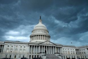 خیانت کاخ سفید به کارکنان خود/ اقتصاد آمریکا سقوط می‌کند؟ 