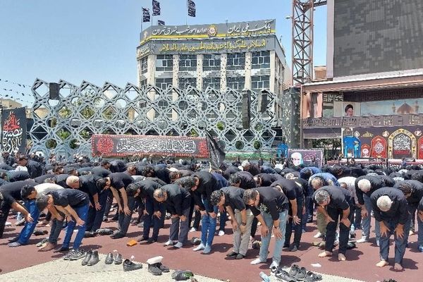 تصاویر / نماز ظهر عاشورا در تهران اقامه شد