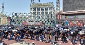 تصاویر / نماز ظهر عاشورا در تهران اقامه شد