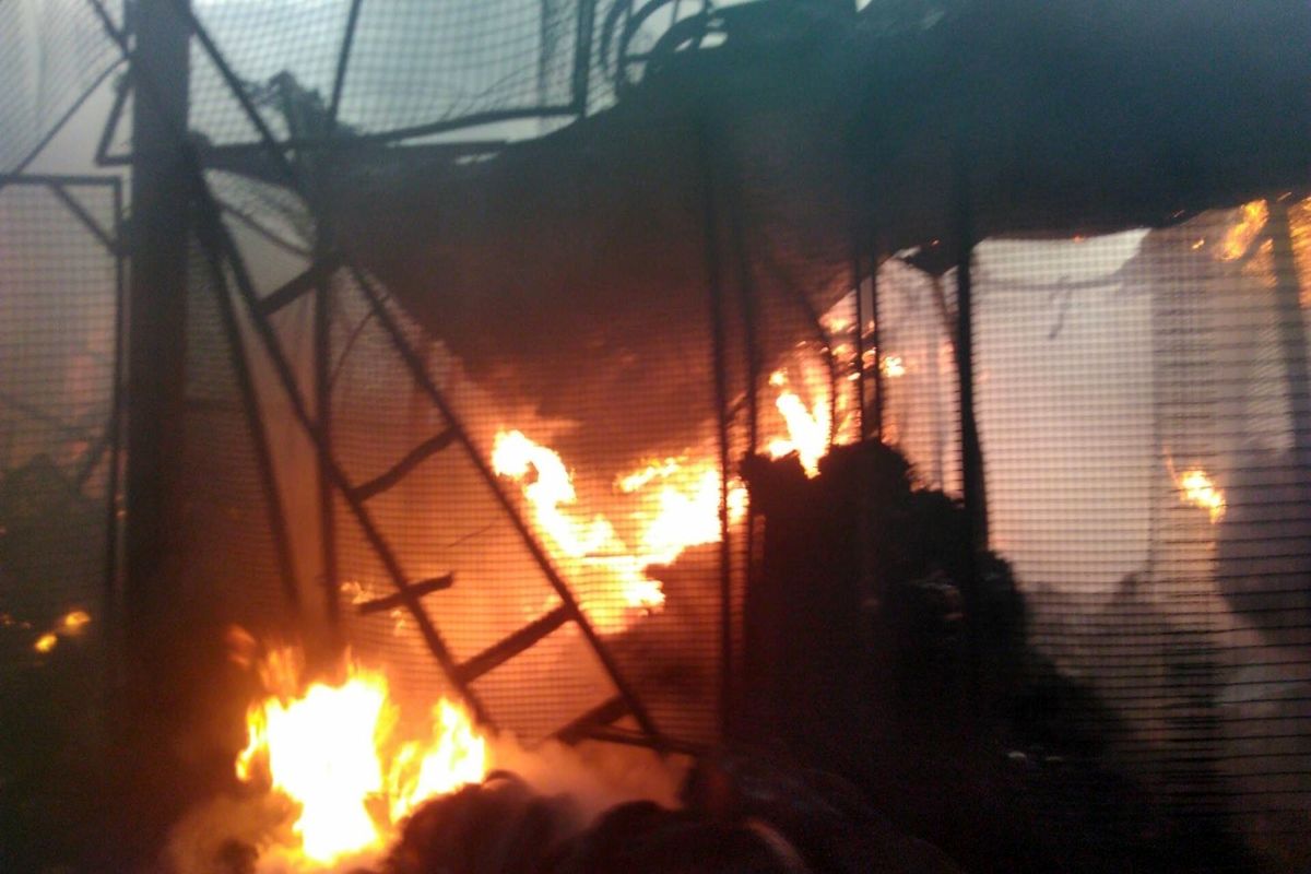  آتش سوزی مهیب یک انبار در مولوی تهران