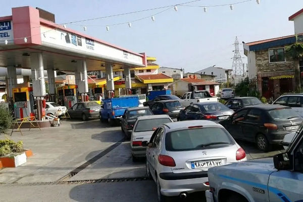 بمب خبری برای ملت ایران / توزیع بنزین رایگان آغاز شد