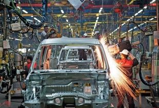 زنگ هشدار در صنعت خودرو / افت ۱۲ درصدی تولید در نیمه نخست سال