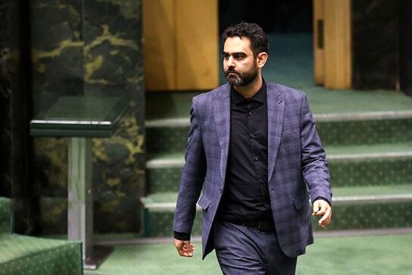 جنجال جدید ثابتی با توییت عجیب