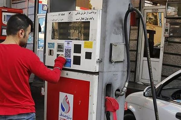 مسافران نوروزی نگران بنزین نباشند / توزیع کارت سوخت در این جایگاه ها