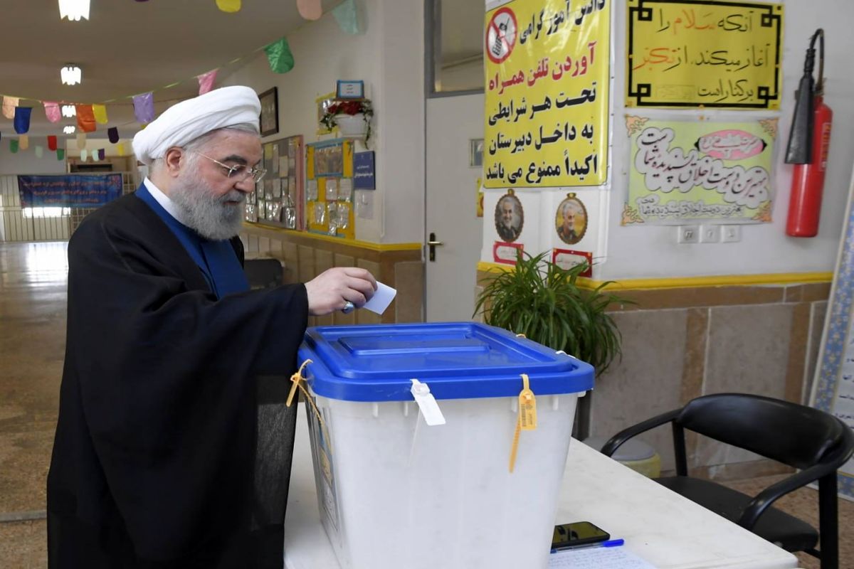 شرکت حسن روحانی در انتخابات + عکس 