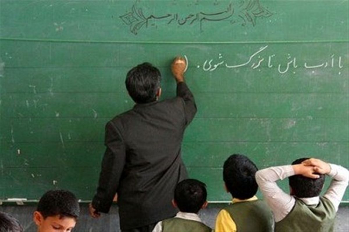 خطر از بیخ گوش فرهنگیان گذشت / تکلیف حقوق این معلمان مشخص شد